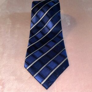 Van Heusen blue plaid silk tie stain resistant